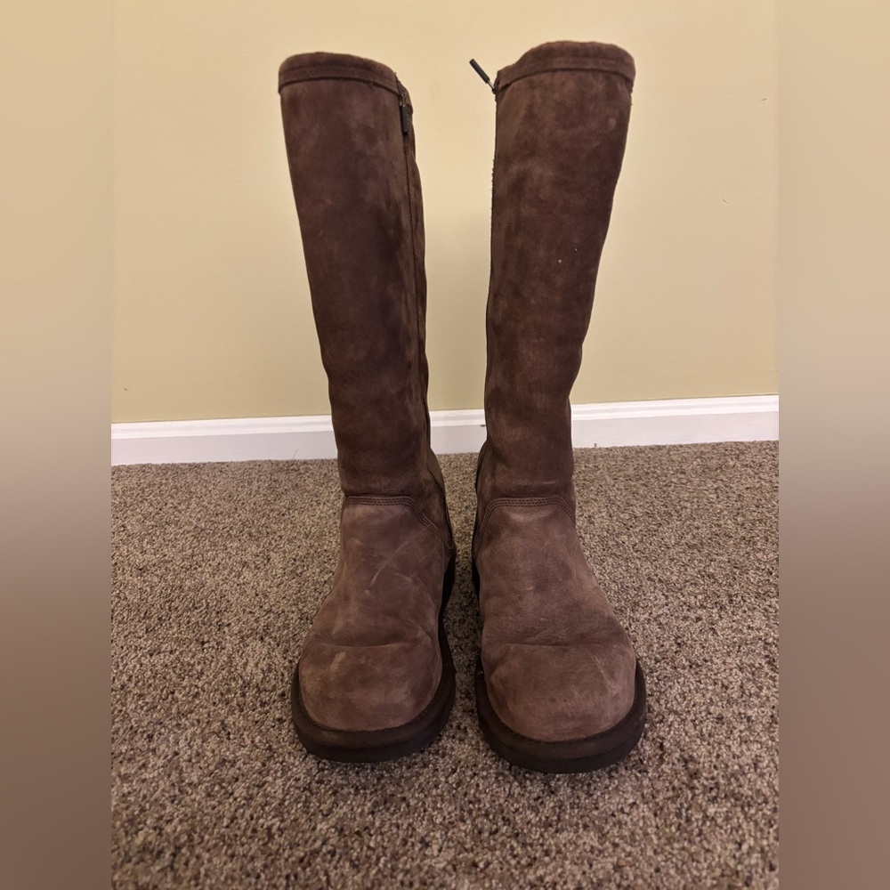 UGG Brown Suede Boots with Cream Lining